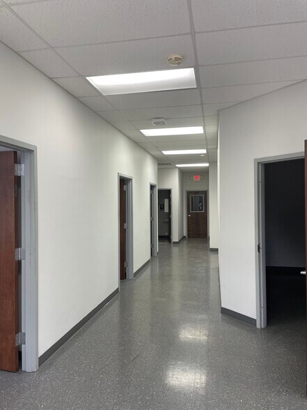 More Photos Of 4638 Resource Dr, Chattanooga Showroom For Lease