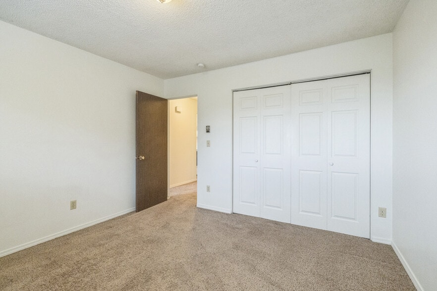 More Photos Of 1020 S 20th Ave, Yakima Apartments For Sale