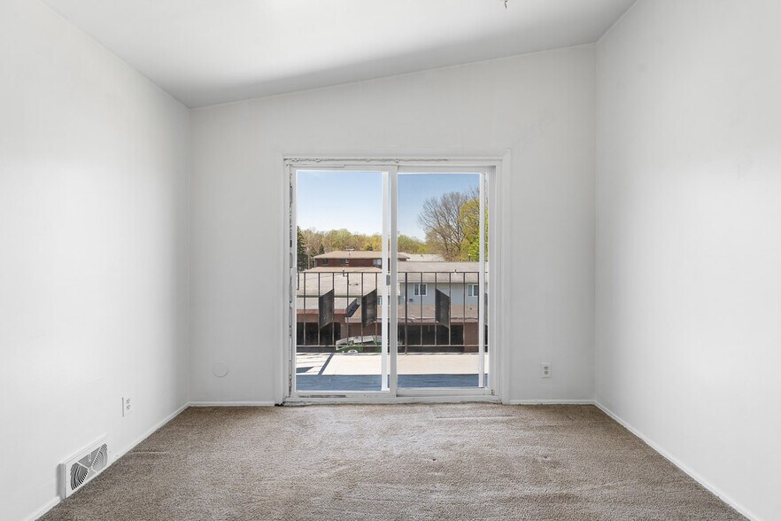 More Photos Of 552 Treeside Dr, Akron Apartments For Sale