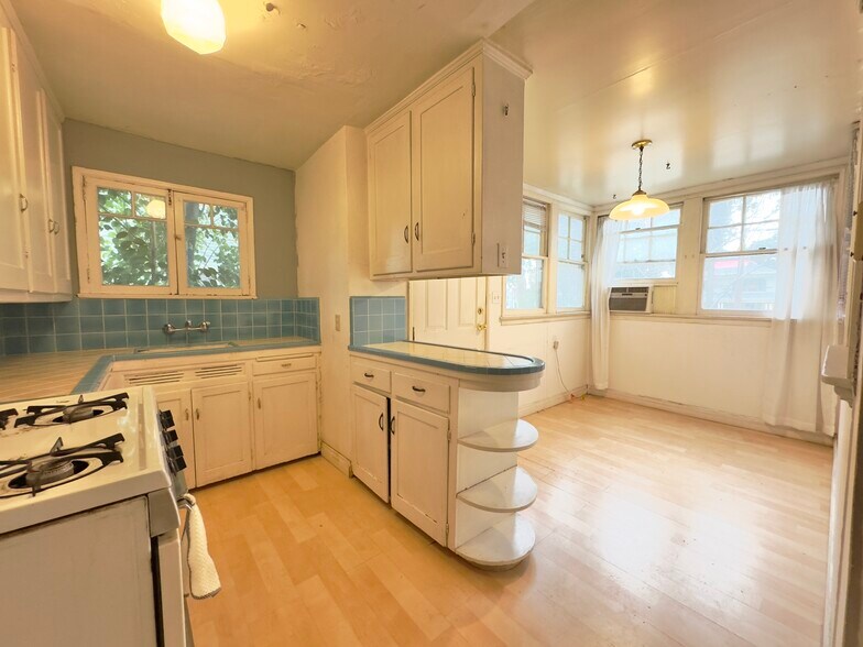 More Photos Of 101 W Fern, Redlands Apartments For Sale