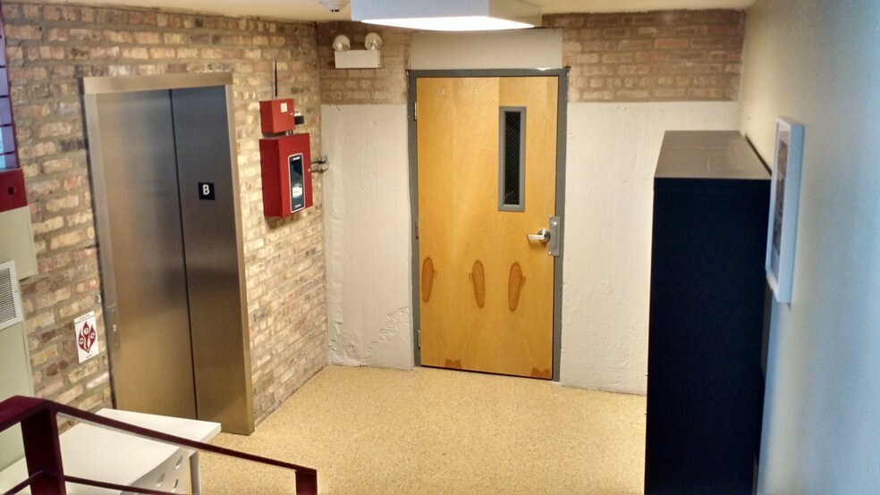 More Photos Of 1659 W Hubbard St, Chicago Loft Creative Space For Lease