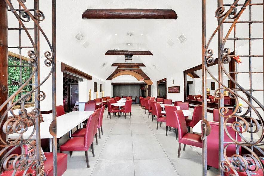 More Photos Of 211-221 Navarre Ave, Coral Gables Restaurant For Lease