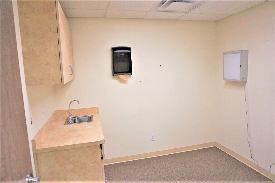 More Photos Of 16041 Kamana Rd, Apple Valley Medical For Lease