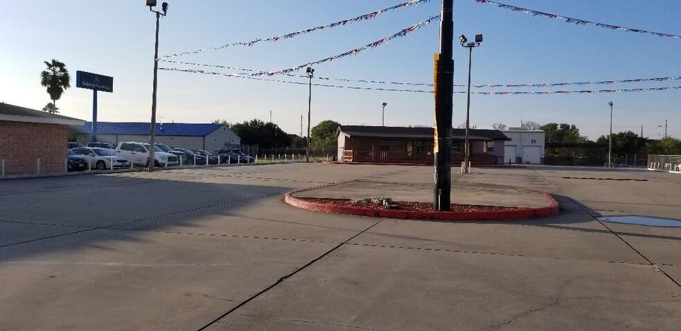 More Photos Of 13933 Northwest Blvd, Corpus Christi Auto Dealership For Lease