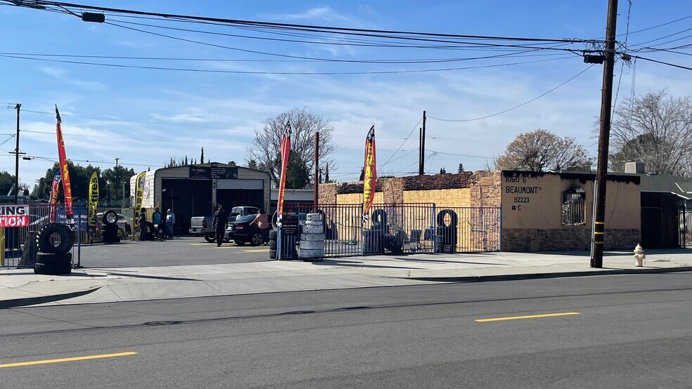 More Photos Of 1060 E 6th St, Beaumont Auto Repair For Sale