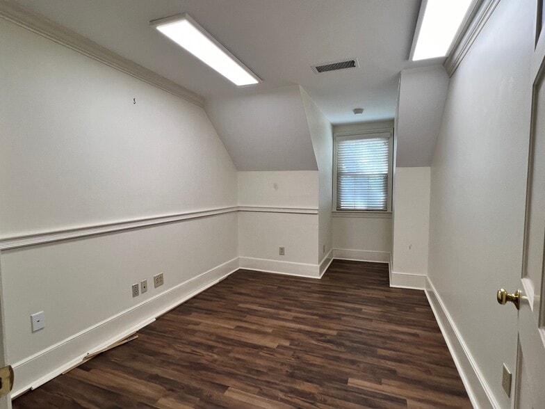 More Photos Of 1407 Calhoun St, Columbia Office For Lease