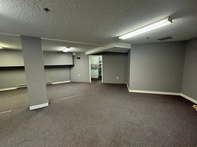 More Photos Of 725 Gibralter St, Norfolk Flex For Sale