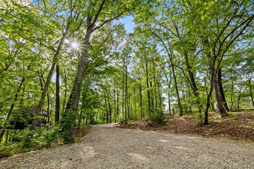 More Photos Of 22468 State Highway 112, Cassville Specialty For Sale