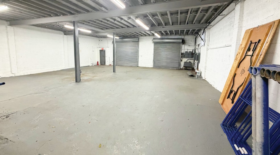More Photos Of 270 Boerum St, Brooklyn Warehouse For Lease
