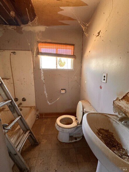 More Photos Of 131 Coombs St, Napa Apartments For Sale