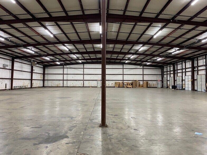 More Photos Of 1715 McCullough Blvd, Tupelo Flex For Lease