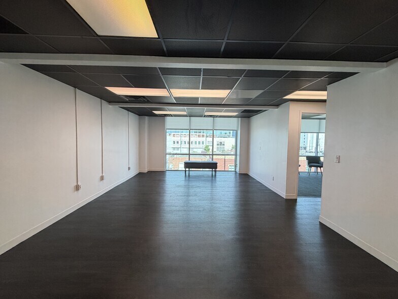 More Photos Of 1720 W End Ave, Nashville Office For Lease
