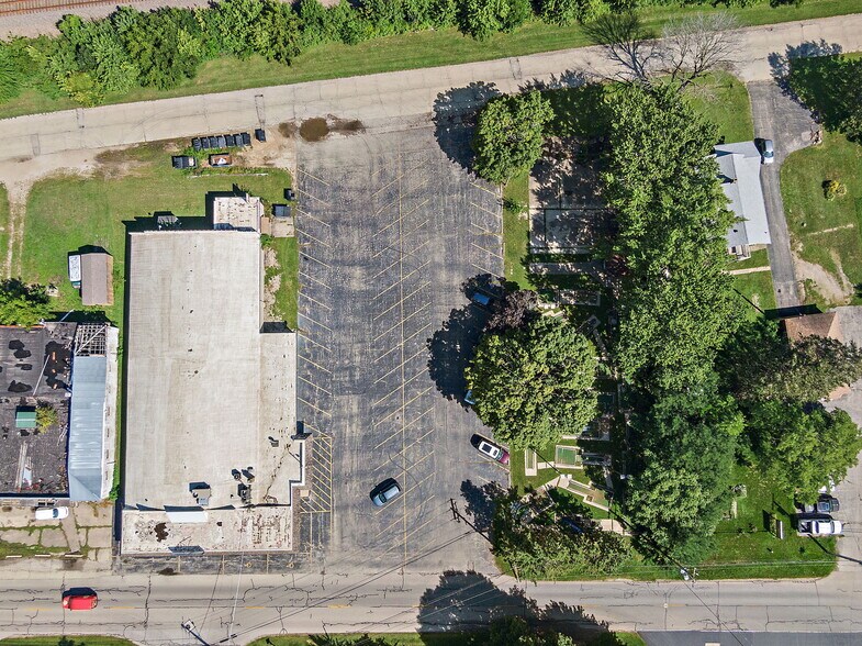 More Photos Of 927 E Railroad St, Sandwich Bowling Alley For Sale