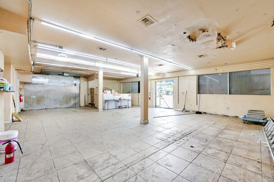 More Photos Of 2381-2389 NW 54th St, Miami Freestanding For Lease