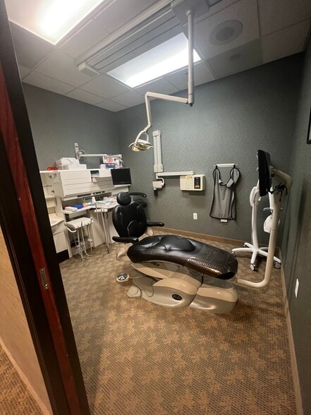 More Photos Of 2300 Haggerty Rd, West Bloomfield Medical For Sale