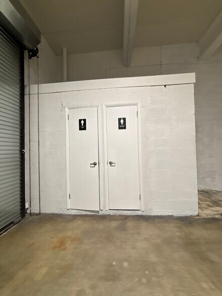 More Photos Of 215-231 W 23rd St, Hialeah Warehouse For Lease