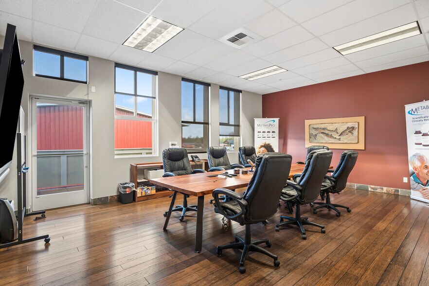 More Photos Of 601 N Larch St, Sisters Research And Development For Sale