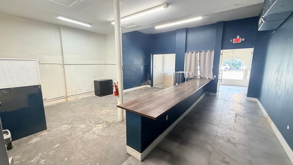 More Photos Of 2606-2614 SW 8th St, Miami Storefront For Lease