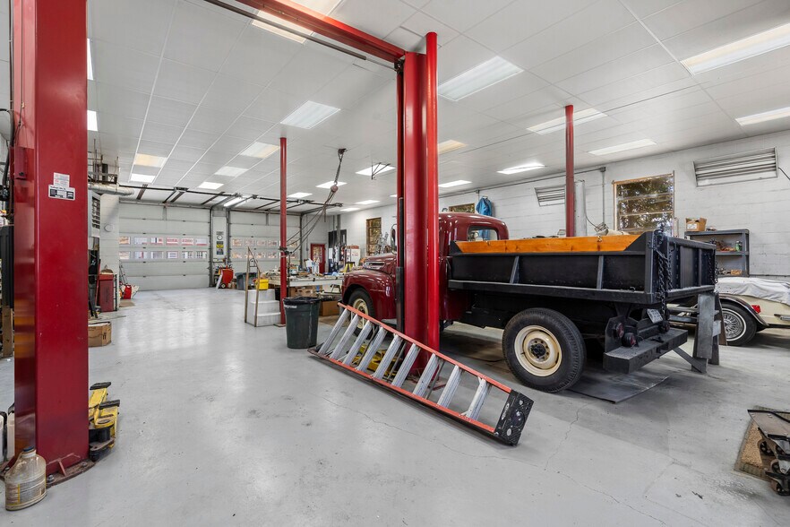 More Photos Of 1037 Wiscasset rd, Boothbay Flex For Sale