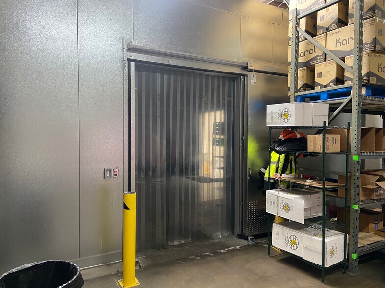 More Photos Of 13834-13842 Bettencourt St, Cerritos Warehouse For Lease