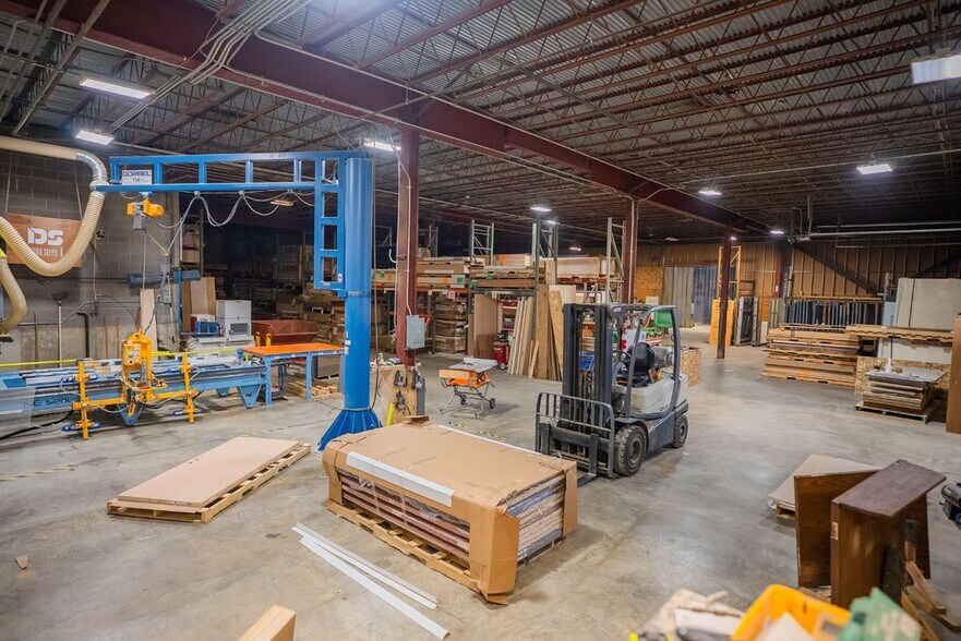 More Photos Of 6800 E Truman Rd, Kansas City Warehouse For Sale