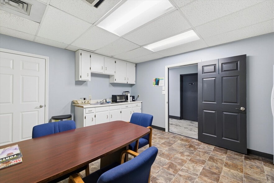 More Photos Of 150 John Knox Rd, Tallahassee Office For Lease