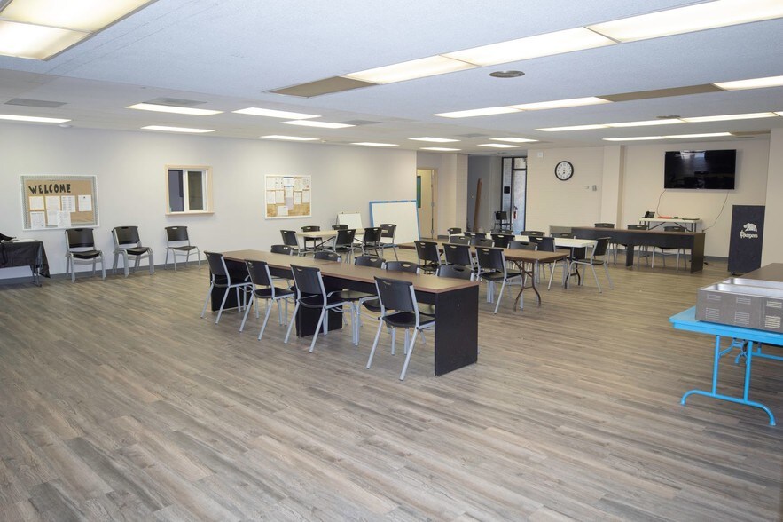 More Photos Of 210 S Kingshighway St, Sikeston Schools For Lease