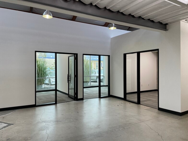 More Photos Of 3185-3189 Pullman St, Costa Mesa Office For Sale