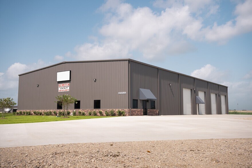 More Photos Of 8850 Industrial Pky, Beaumont Warehouse For Lease