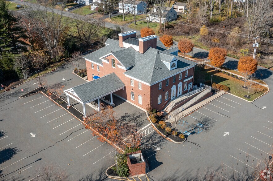 More Photos Of 178 Center St, Clinton Township Medical For Lease
