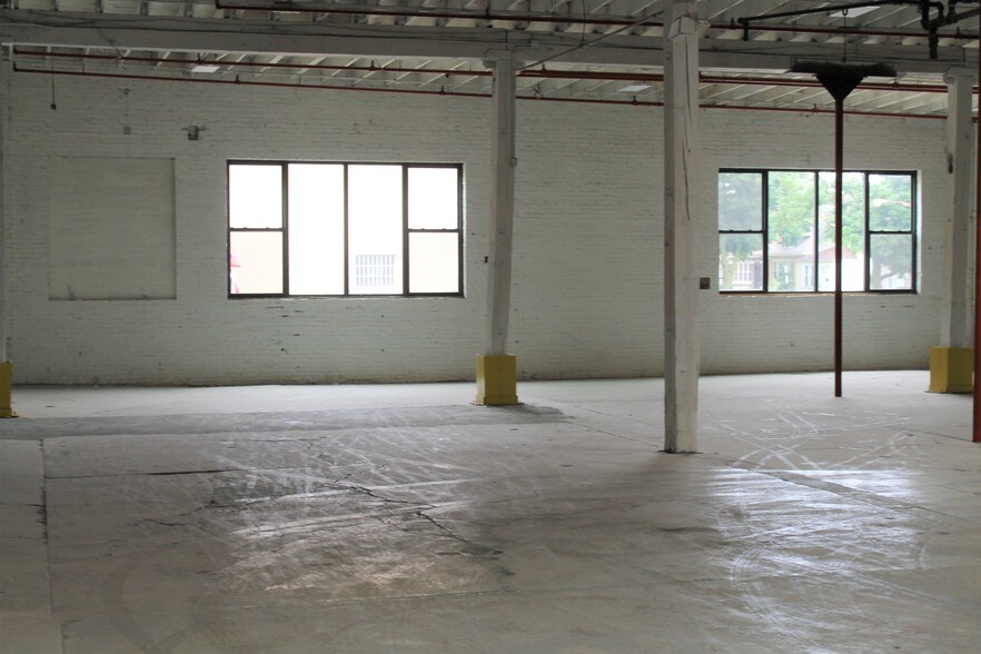 More Photos Of 5000 W Bloomingdale, Chicago Warehouse For Lease