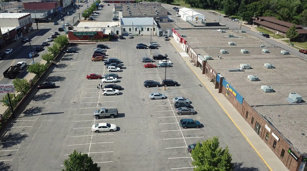 More Photos Of 110-114 S Rum River Dr, Princeton General Retail For Lease