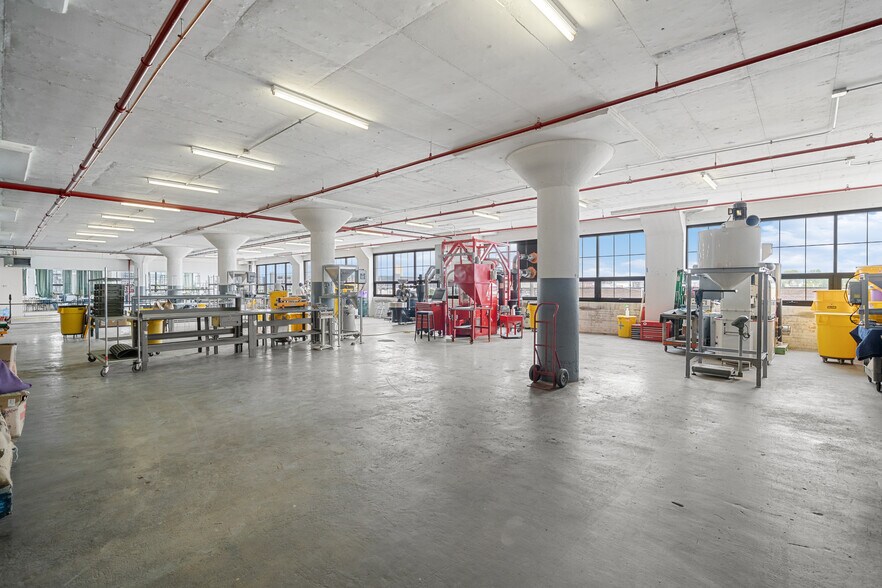 More Photos Of 1001 N North Branch St, Chicago Flex For Lease