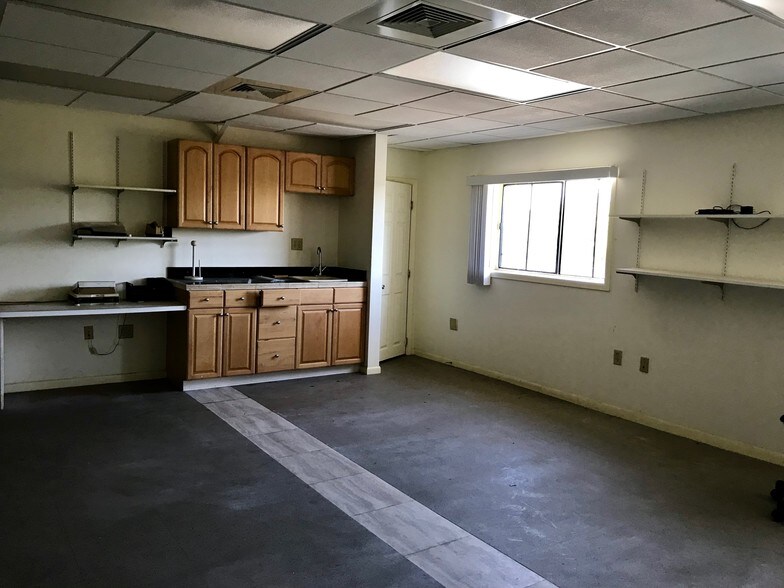 More Photos Of 6117 Lawrence Rd, Lake Worth Warehouse For Sale