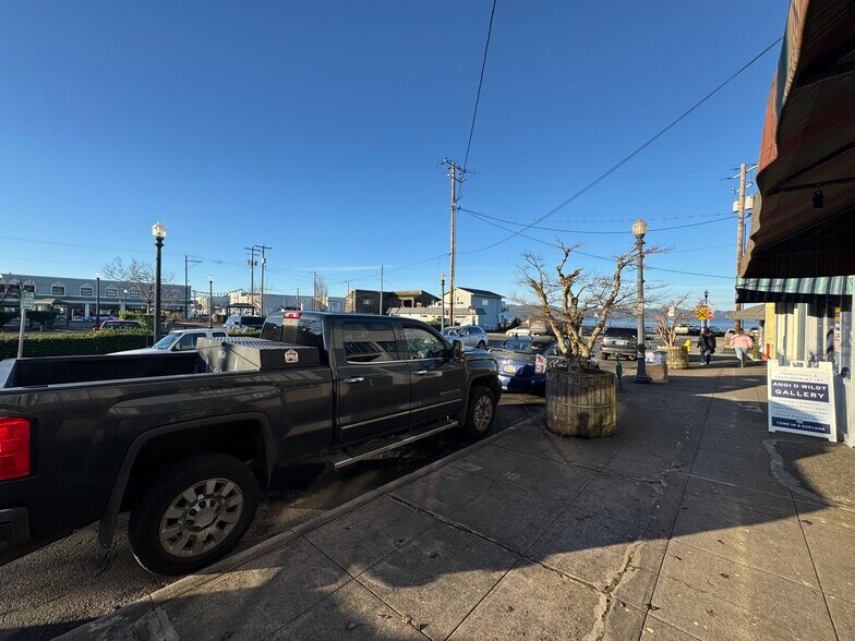 More Photos Of 100-120 10th St, Astoria Storefront For Lease