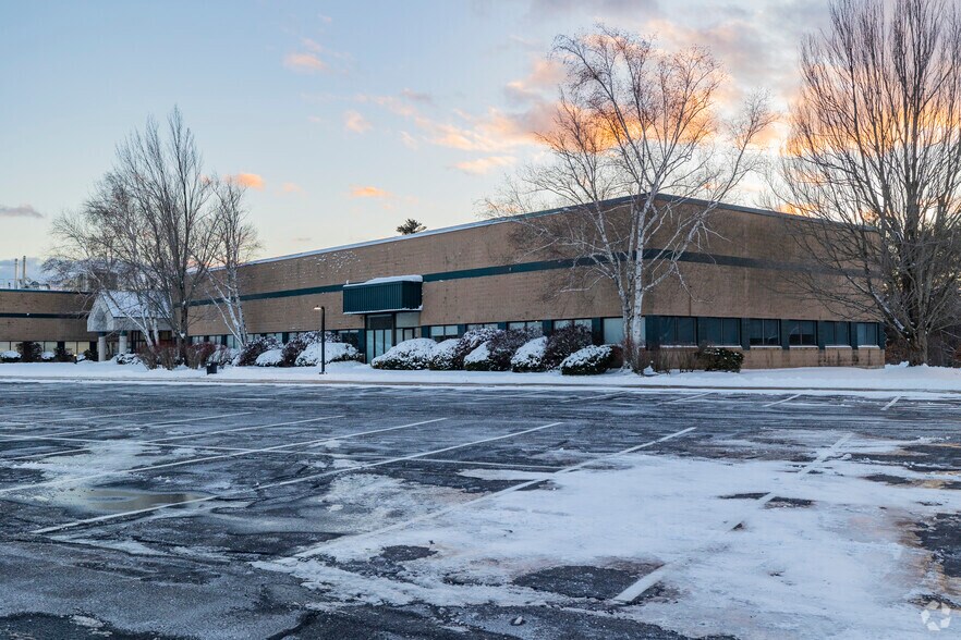 More Photos Of 5 Wentworth Dr, Hudson Research And Development For Lease