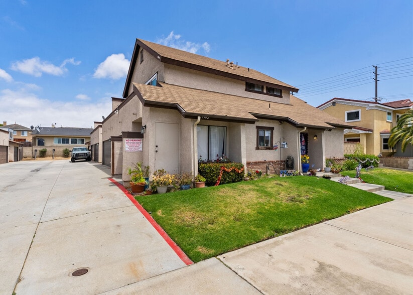 More Photos Of 18942-18962 Delaware St, Huntington Beach Apartments For Sale