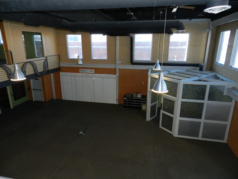 More Photos Of 7 N Saginaw St, Pontiac Office For Lease