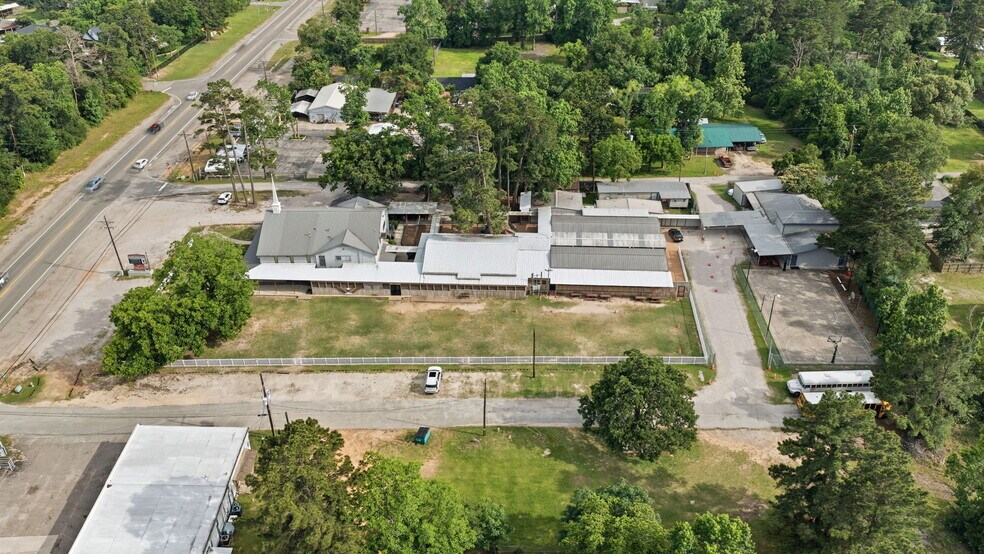 More Photos Of 3401 N Frazier St, Conroe Specialty For Sale