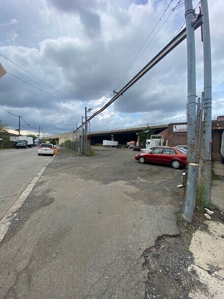 More Photos Of 400 Trumbull St, Elizabeth Land For Lease