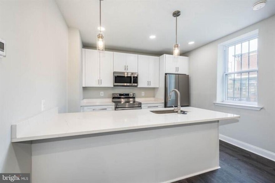 More Photos Of 400 N Patterson Park Ave, Baltimore Flex For Sale