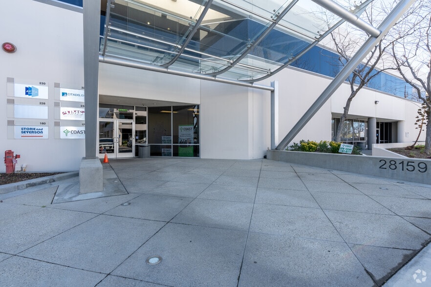 More Photos Of 28159 Avenue Stanford, Valencia Light Distribution For Lease
