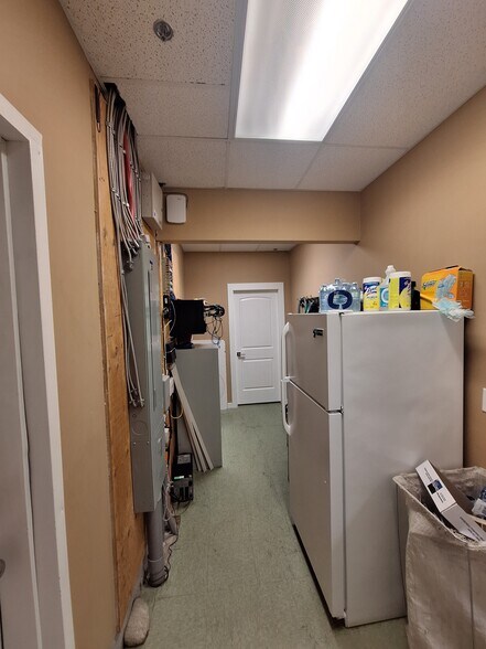 More Photos Of 1808 Bowen Rd, Nanaimo General Retail For Lease