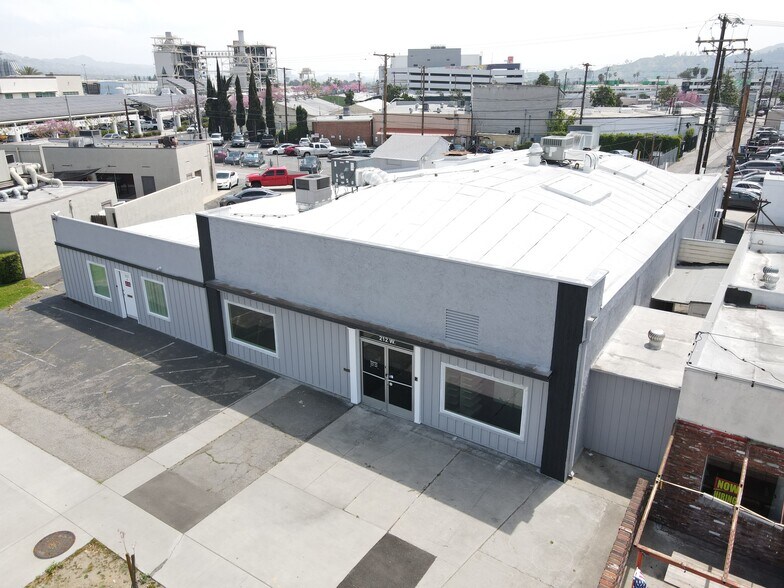 More Photos Of 212 W Magnolia Blvd, Burbank Light Distribution For Lease