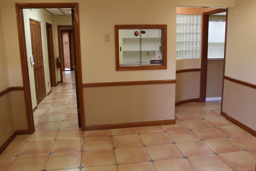 More Photos Of 7800 W Oakland Park Blvd, Sunrise Medical For Sale