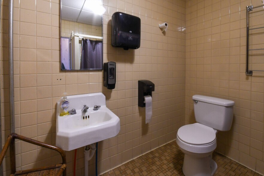 More Photos Of 38 Reid St, Amsterdam Specialty For Sale