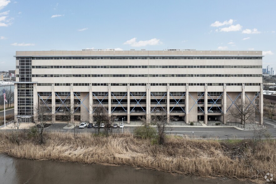 More Photos Of 5901 West Side Ave, North Bergen Office For Lease
