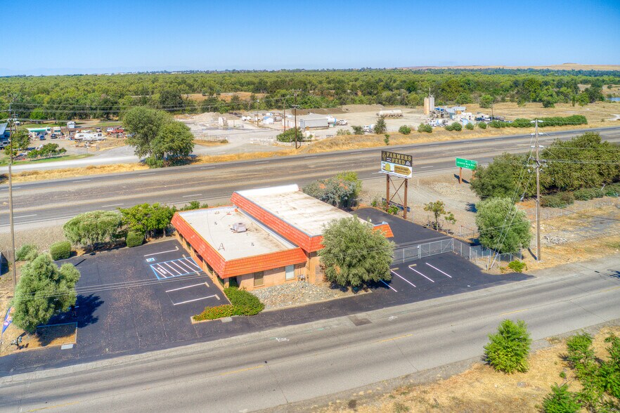More Photos Of 2950 Feather River Blvd, Oroville Light Distribution For Sale