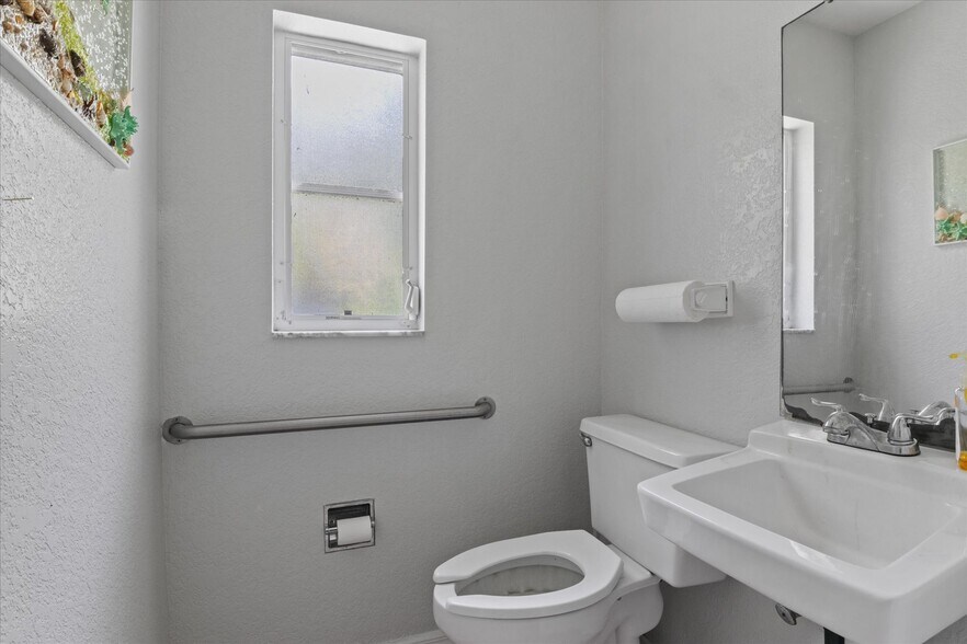 More Photos Of 340 Tamiami Trl, Port Charlotte Storefront Retail Office For Lease