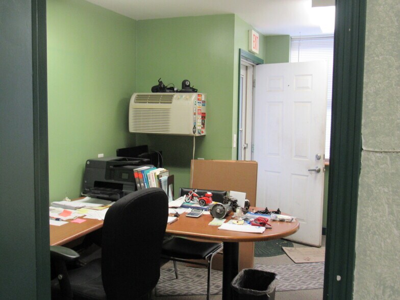 More Photos Of 77 Pension Rd, Manalapan Township Warehouse For Lease